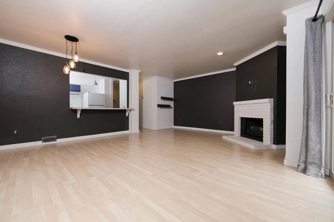 1526 Aurora Ave N #D - Photo 2 of 14