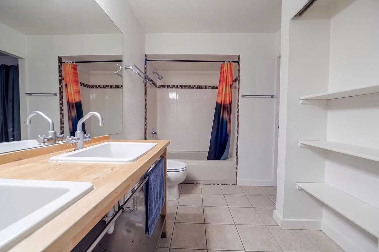 1526 Aurora Ave N #D - Photo 7 of 14