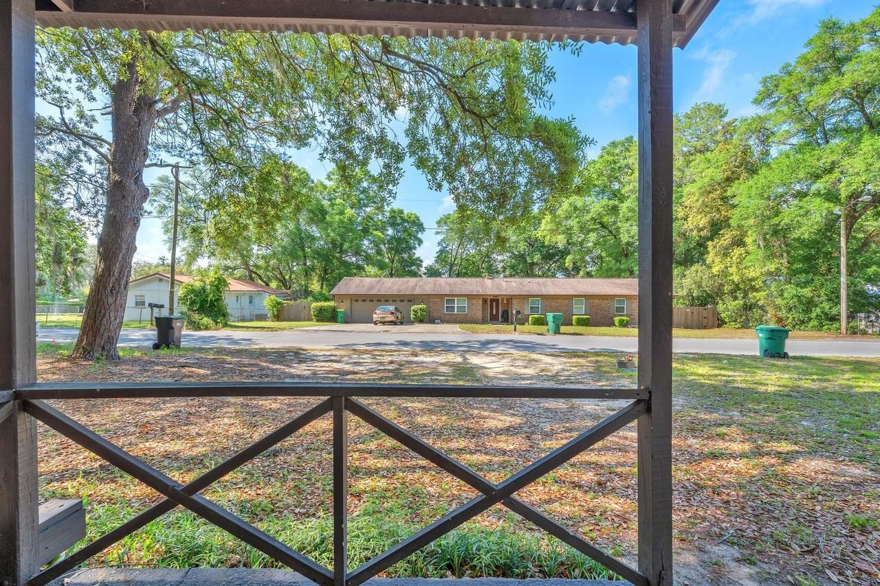 612 32nd St - Photo 4 of 21