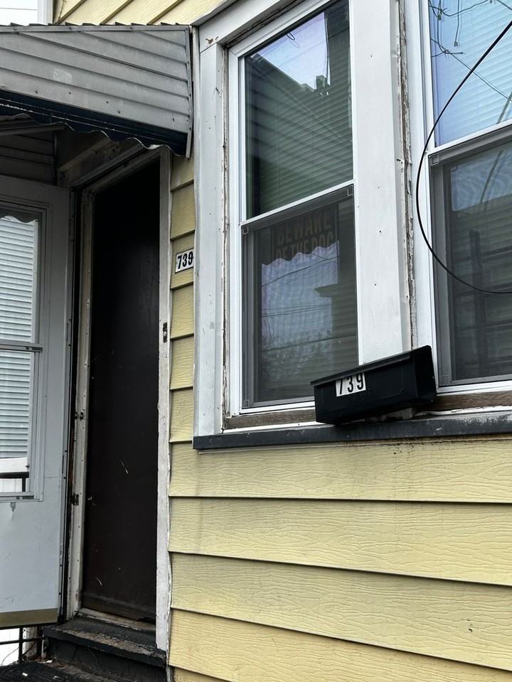 739 Beatty St - Photo 5 of 16