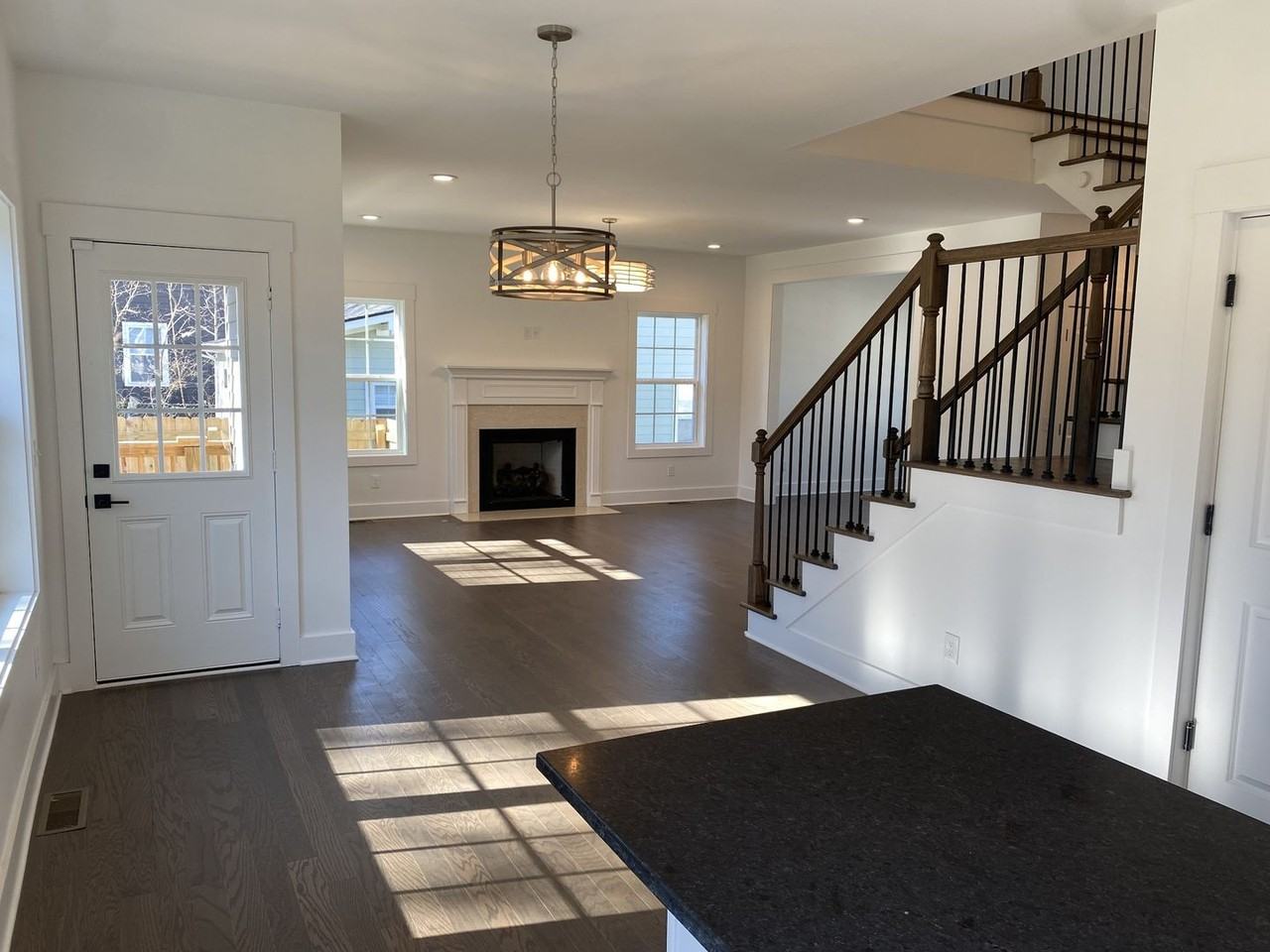 2409 Alameda St - Photo 5 of 14