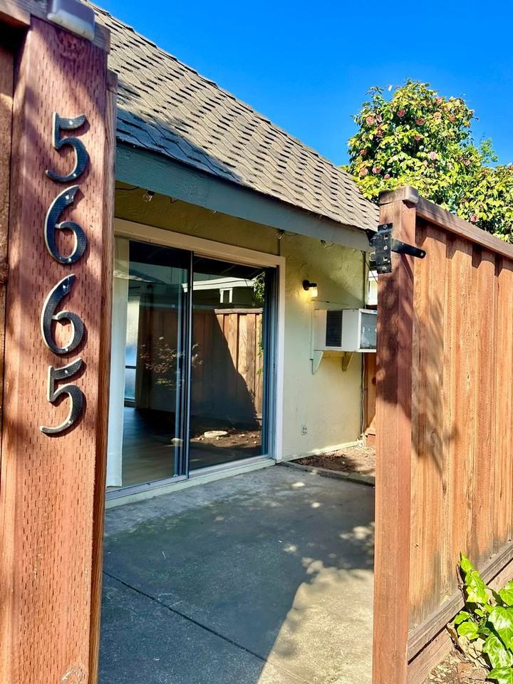 5665 Poplar Cmn - Photo 2 of 15