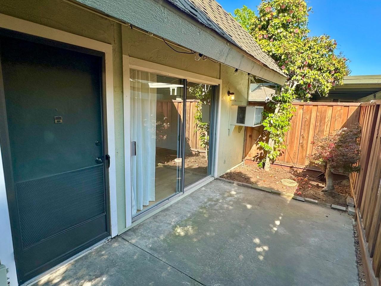 5665 Poplar Cmn - Photo 3 of 15