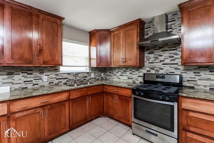 3720 Royal Crest Dr - Photo 2 of 17