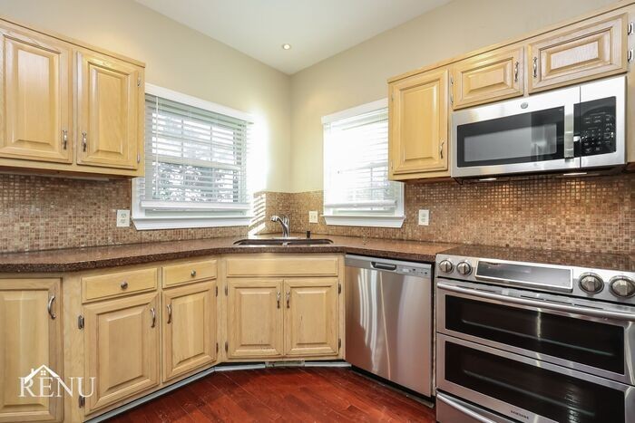 1229 Charlton Dr - Photo 2 of 18