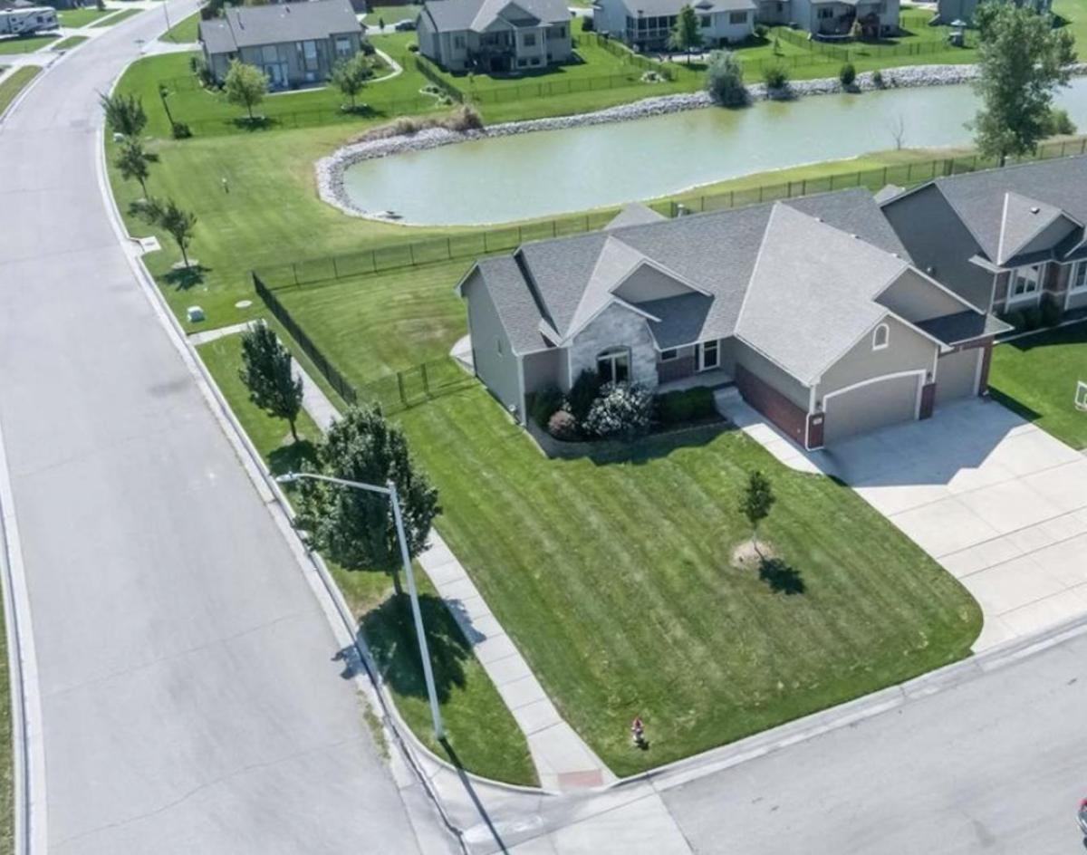 4001 N Lake Ridge Ct #NA - Photo 2 of 18