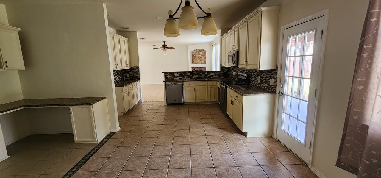 2341 Magnolia Dr #NA - Photo 2 of 13