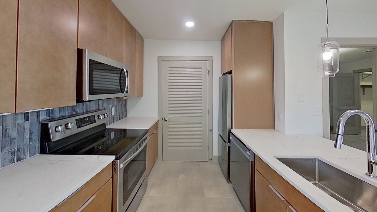 922 10th Ave #3 - Photo 4 of 11