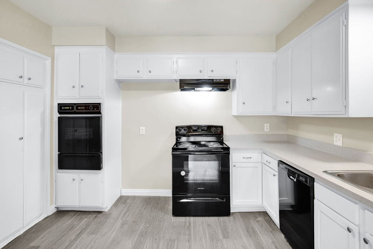 152 East La Verne Avenue - Photo 2 of 23