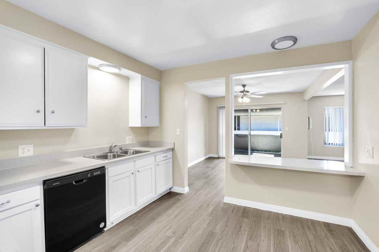 152 East La Verne Avenue - Photo 3 of 23