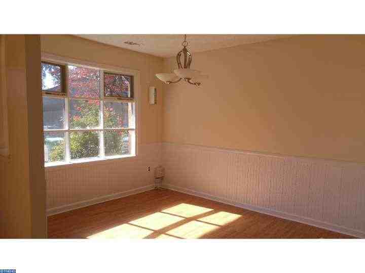 2205 Lisa Dr - Photo 3 of 14