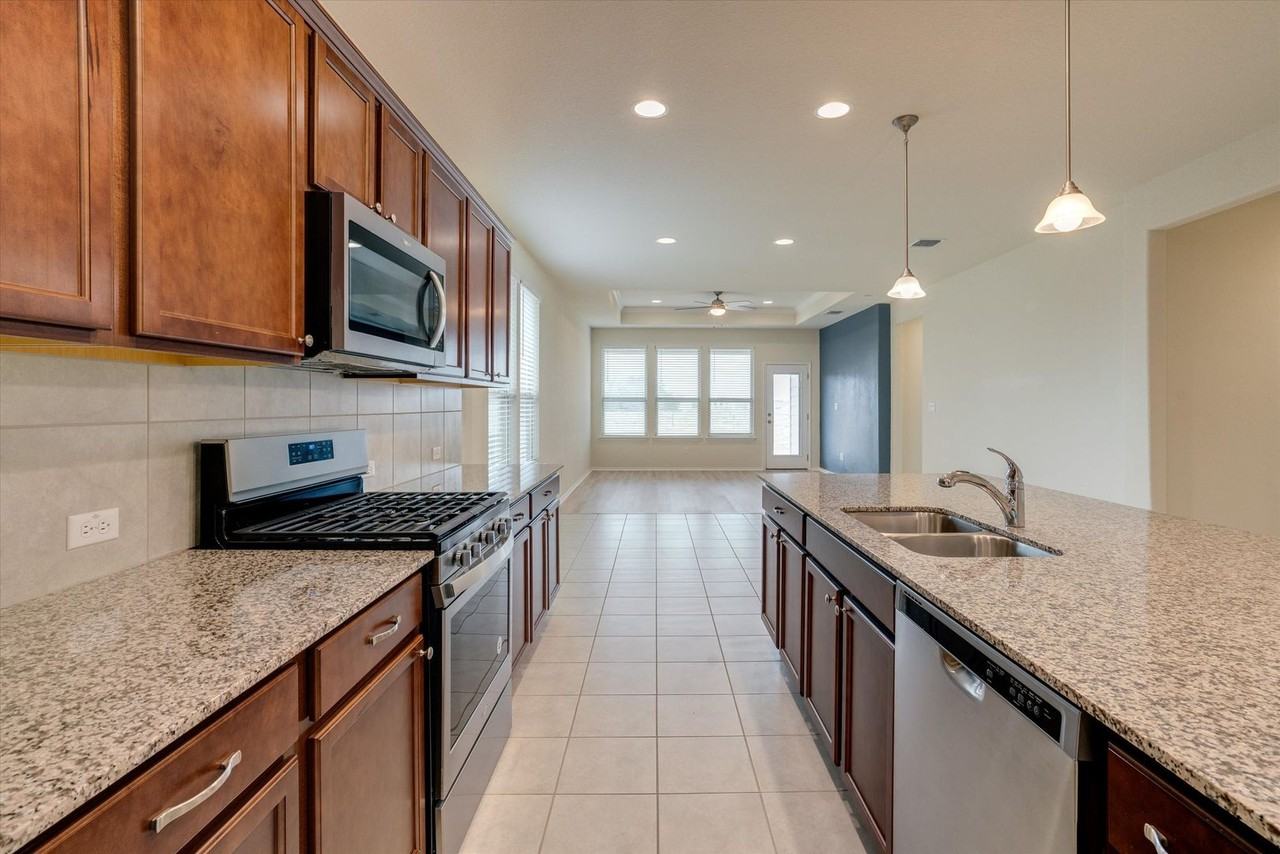 138 Duroc Dr - Photo 4 of 20