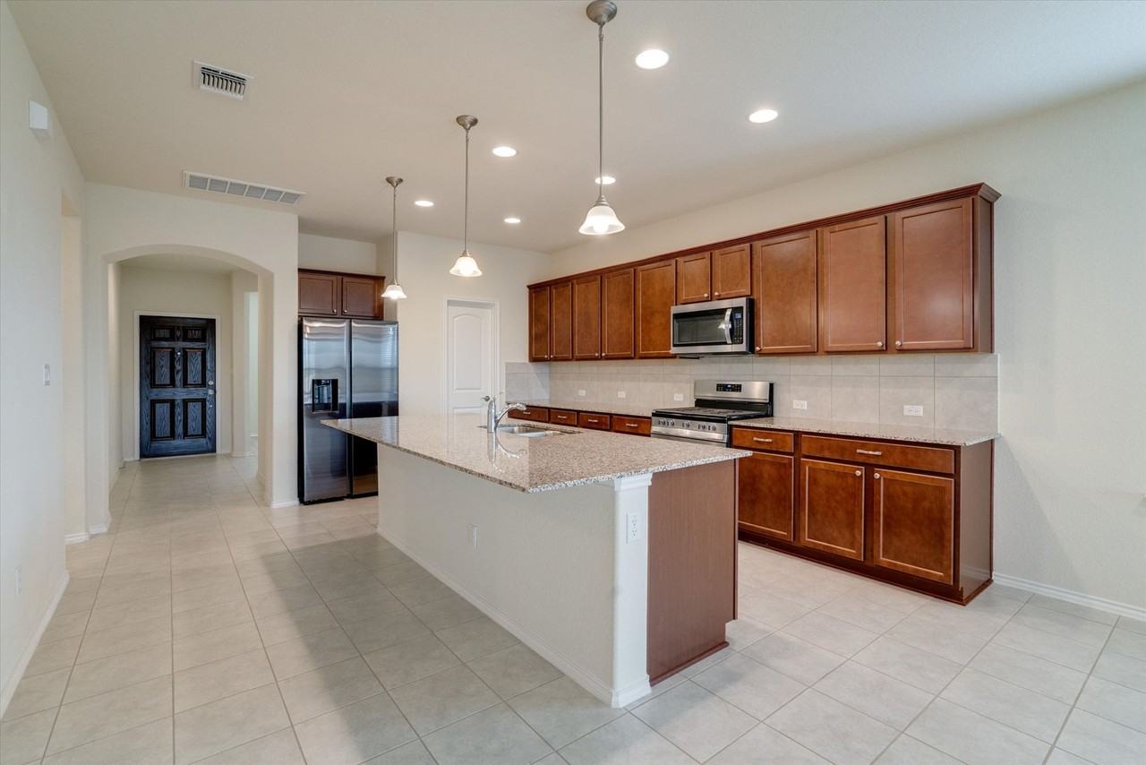 138 Duroc Dr - Photo 5 of 20