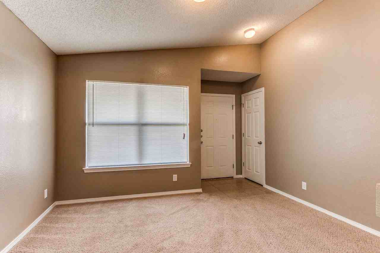 3289 Emerald Point Dr - Photo 4 of 27