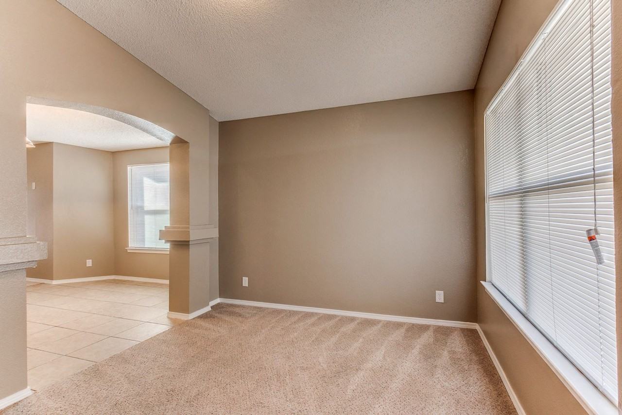 3289 Emerald Point Dr - Photo 5 of 27