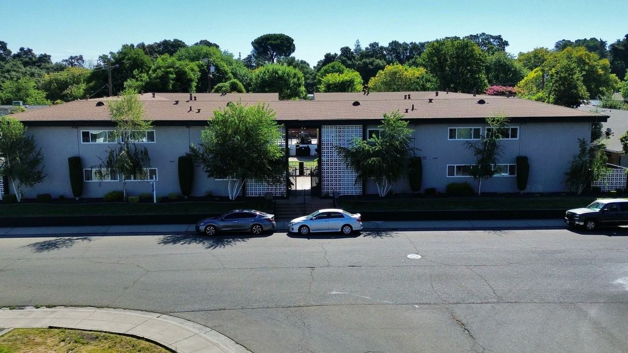 7734 Brentwood Dr - Photo 3 of 9