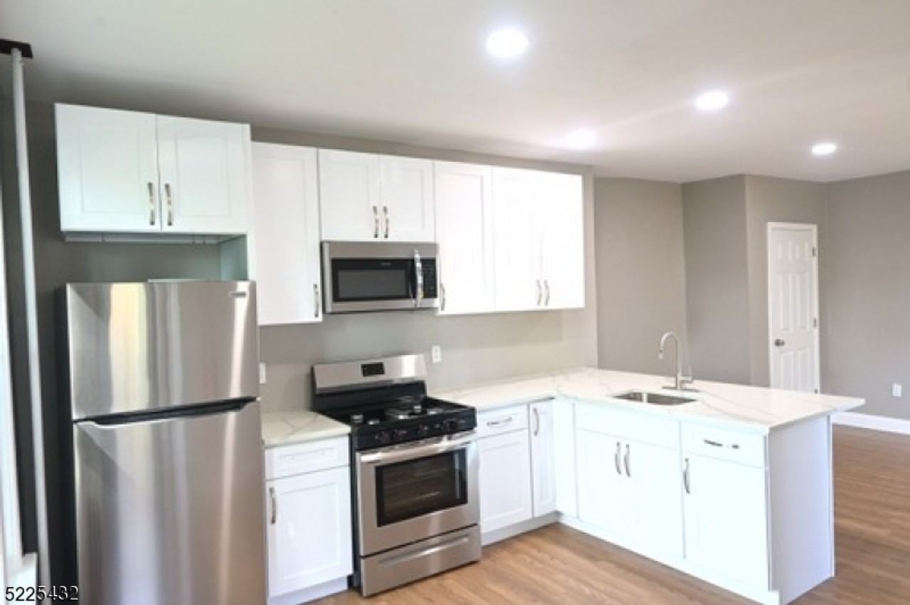 10 Olyphant Pl - Photo 3 of 13
