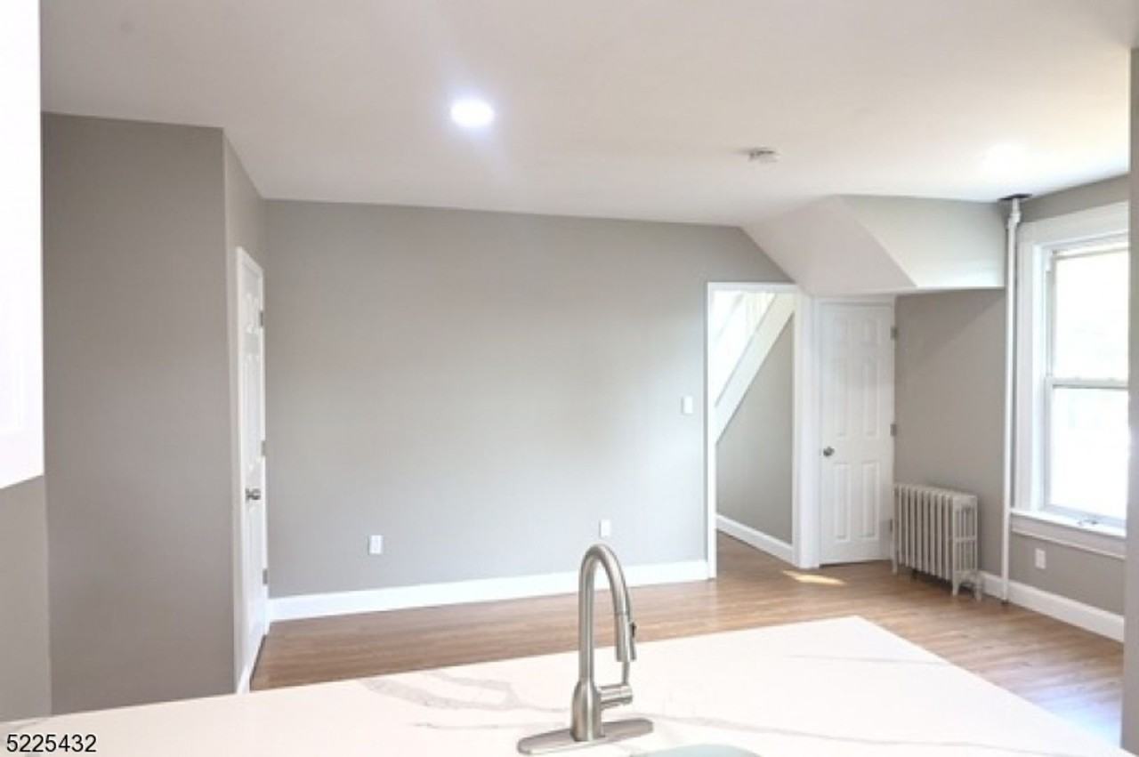 10 Olyphant Pl - Photo 4 of 13