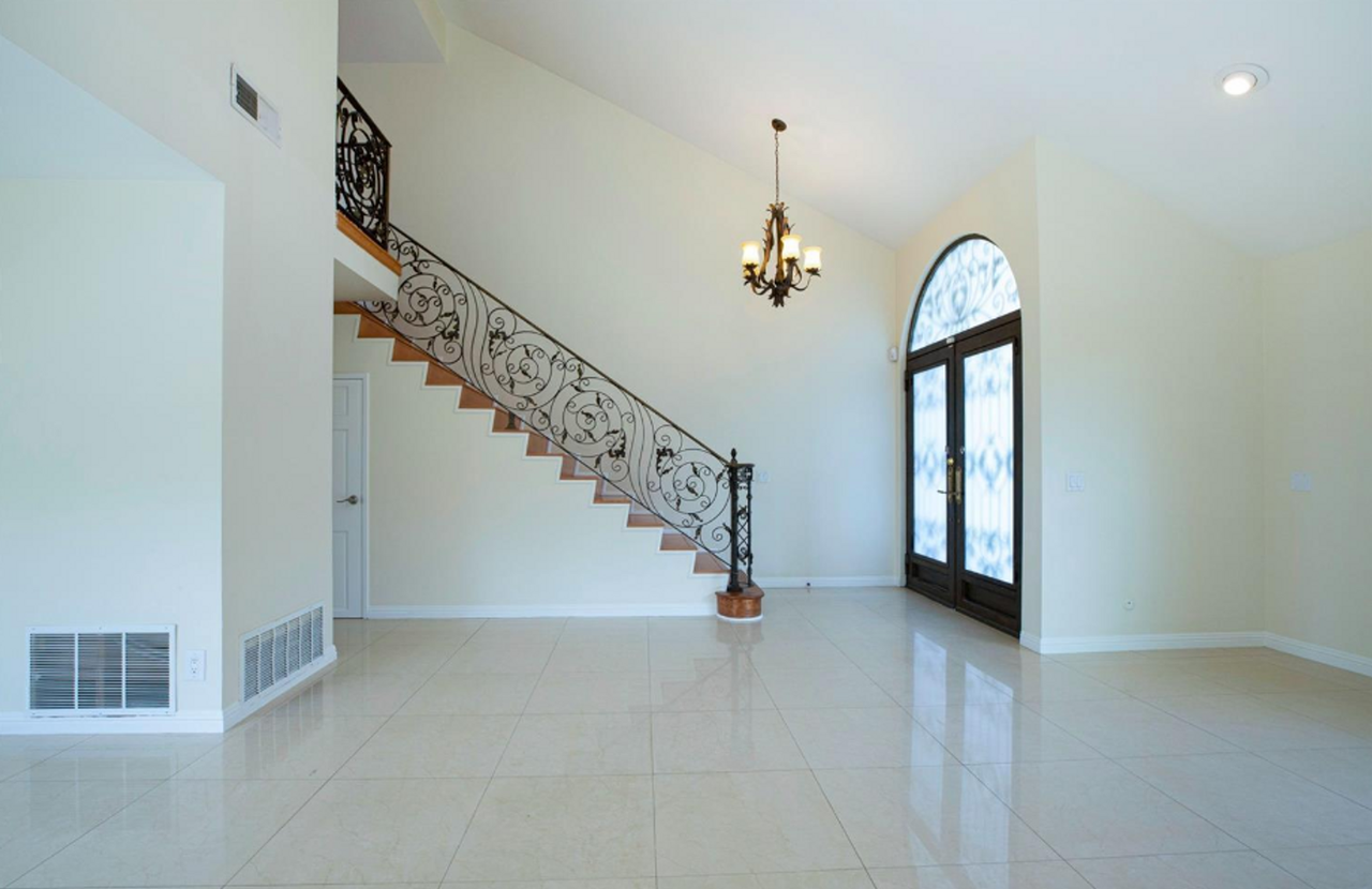 2735 Joaquin Dr - Photo 2 of 25