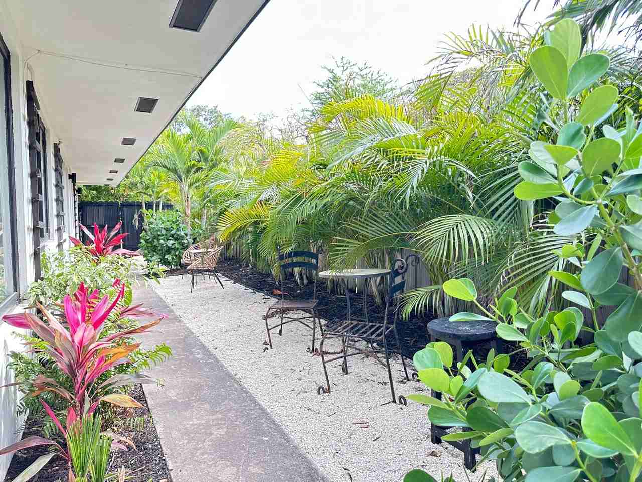 754 NE 40th St - Photo 3 of 26