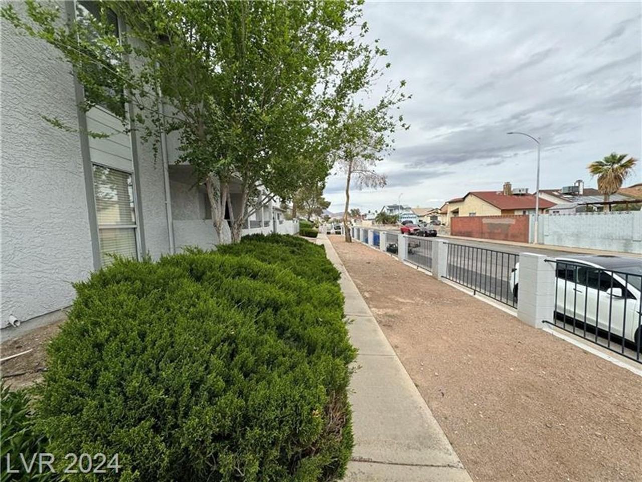 1604 Justin Pl - Photo 5 of 10