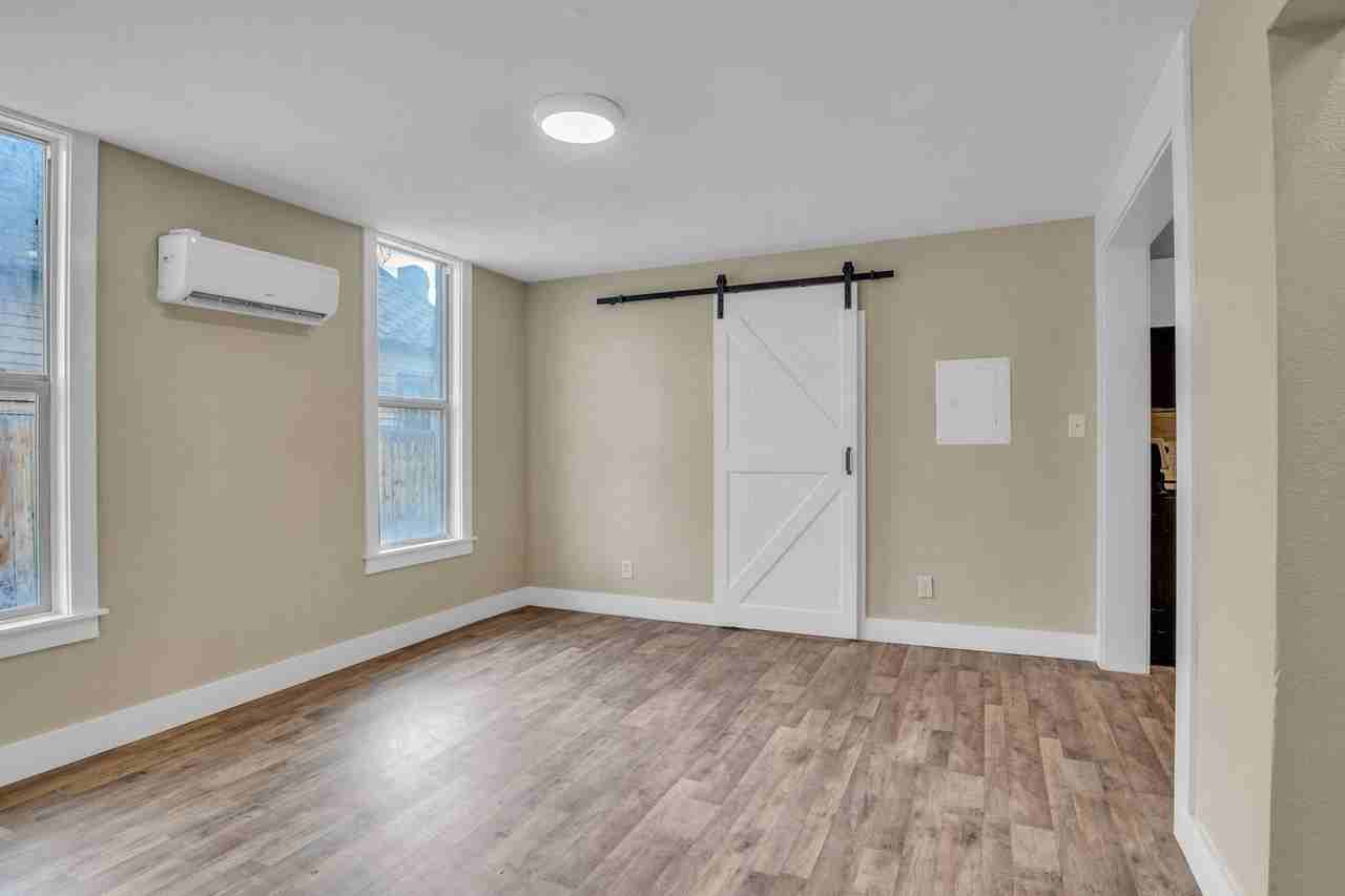 912 W 13th St #A - Photo 5 of 30