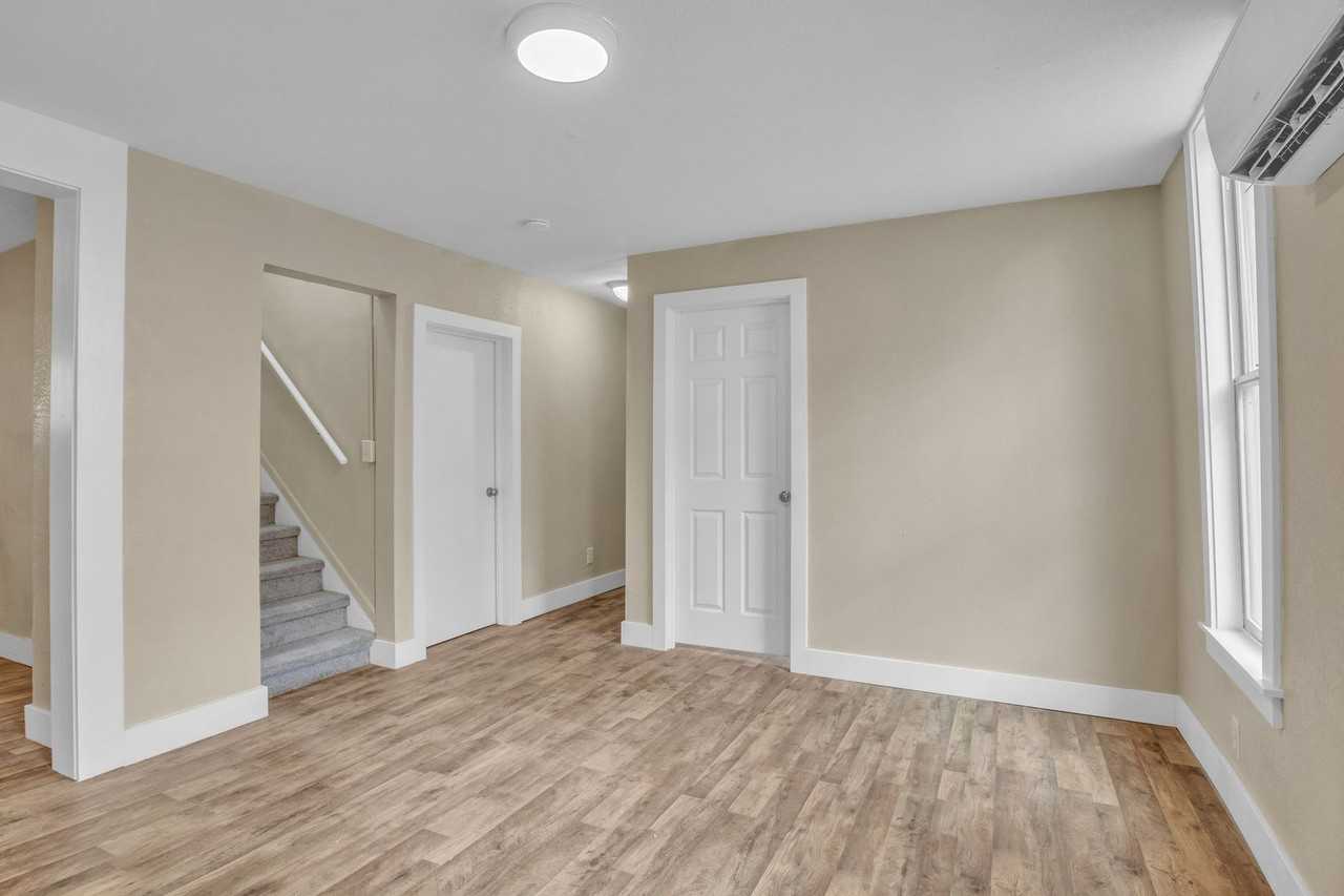 912 W 13th St #A - Photo 7 of 30