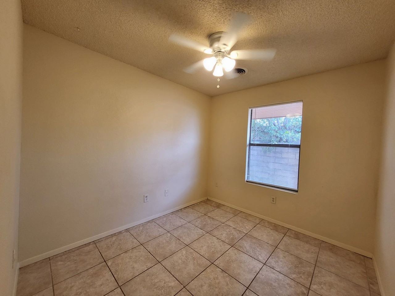 2503 Pecan Dr #C - Photo 4 of 6
