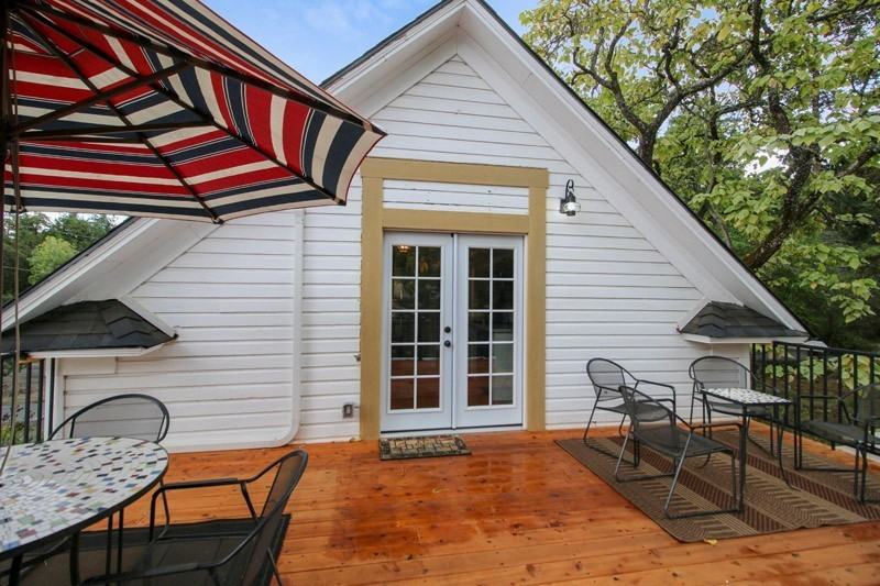 810 S 3rd St - Photo 7 of 24