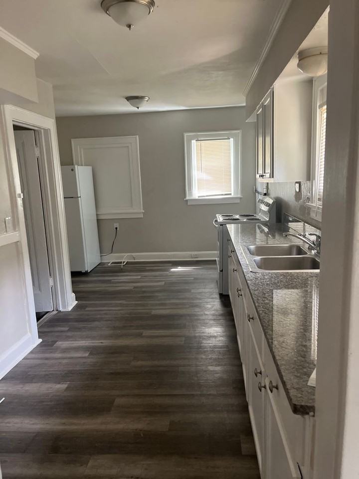 1849 E 68th St - Photo 4 of 15