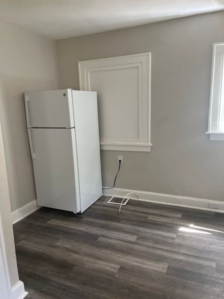 1849 E 68th St - Photo 7 of 15