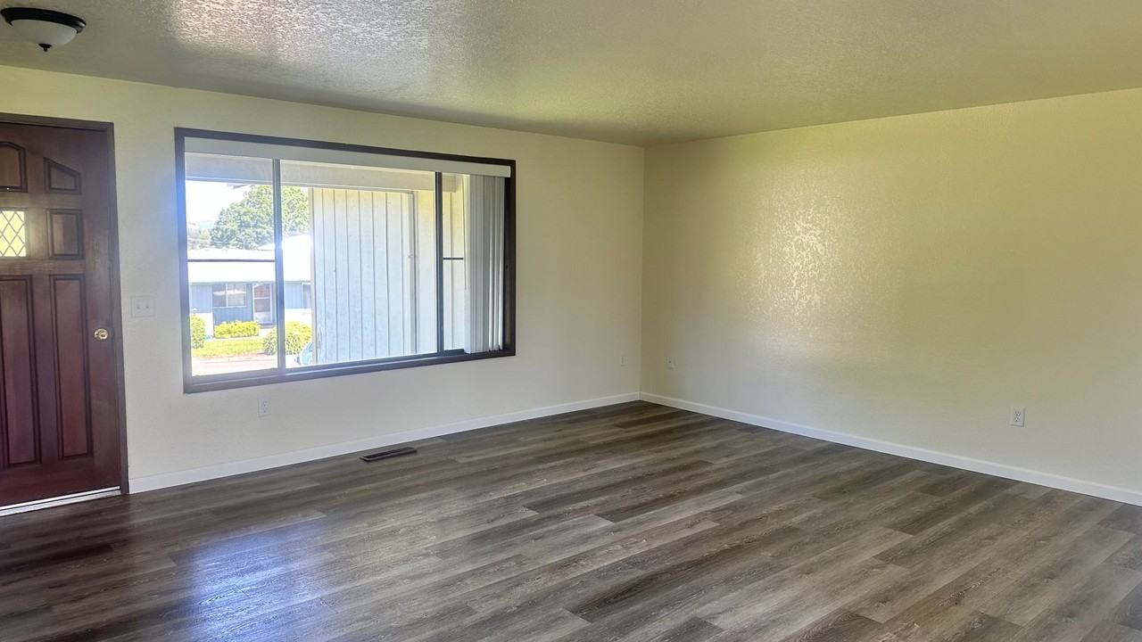 266 Chandler Dr - Photo 3 of 11