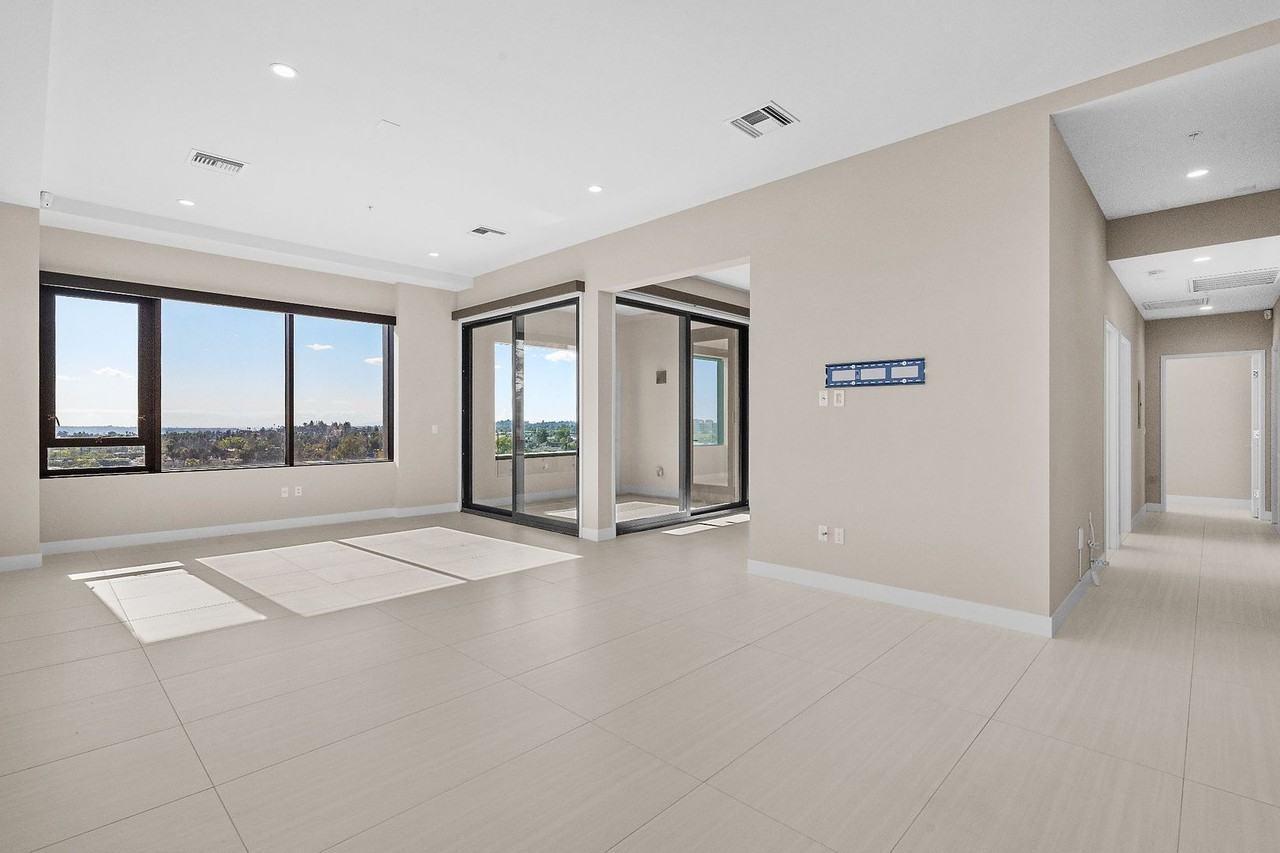 388 Cordova St #707 - Photo 3 of 24