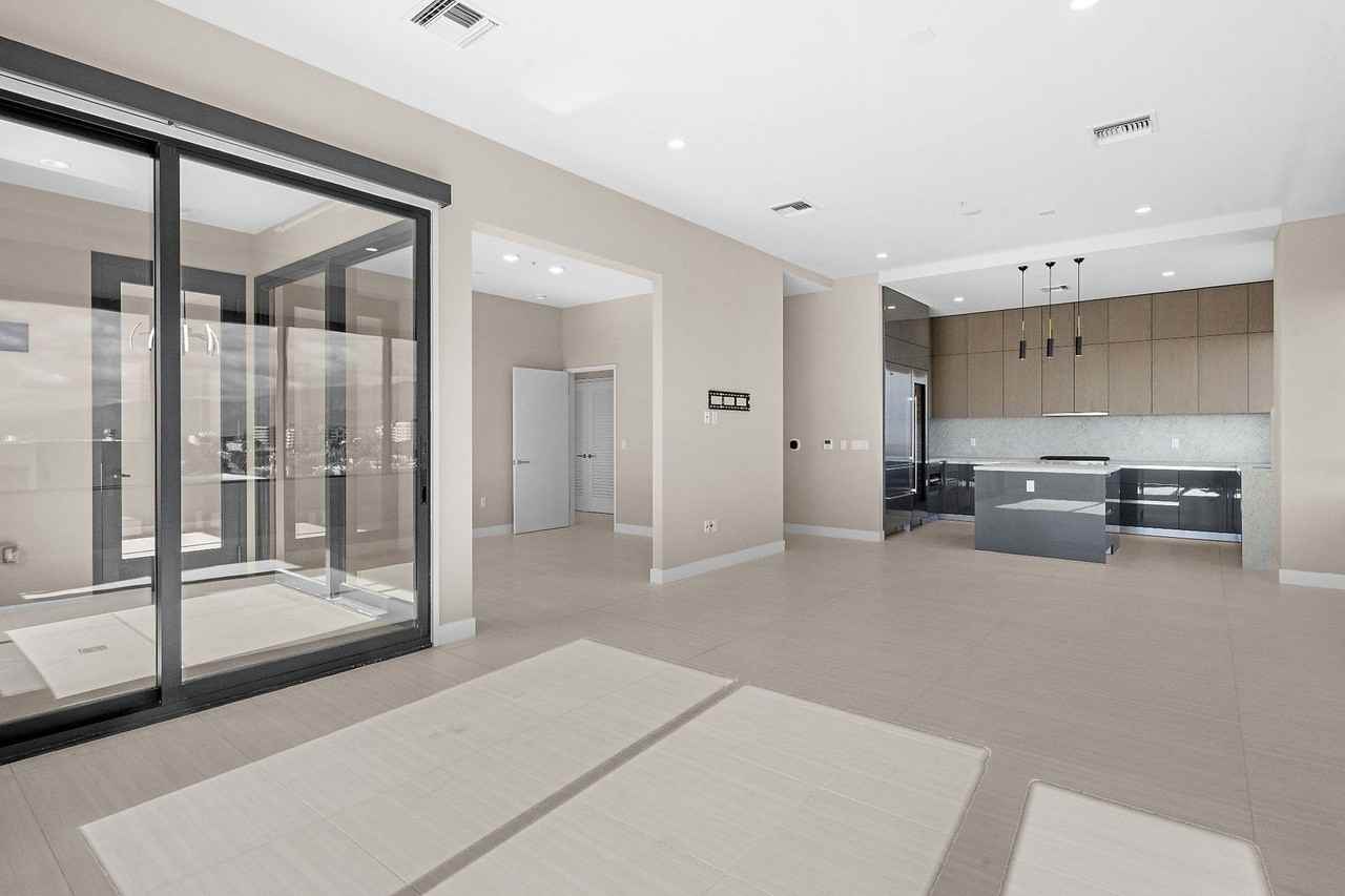 388 Cordova St #707 - Photo 4 of 24