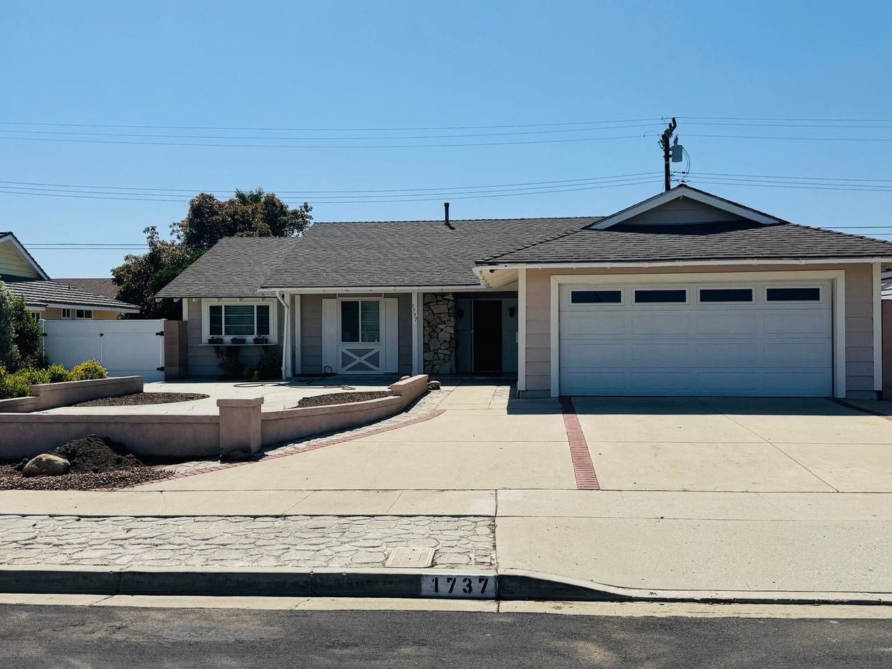 1737 Wolverton Ave - Photo 3 of 14