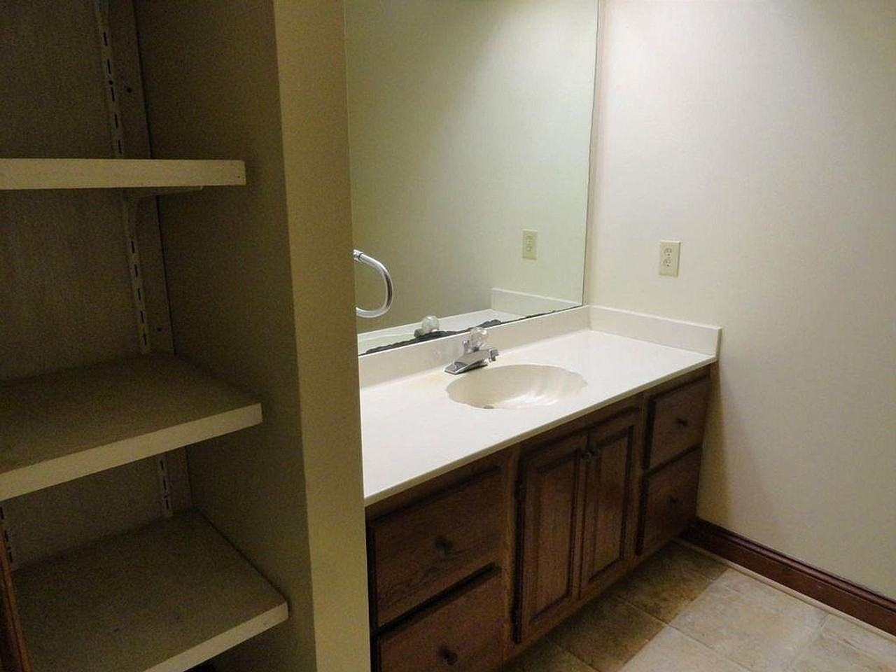 700 Grove Ave - Photo 2 of 33