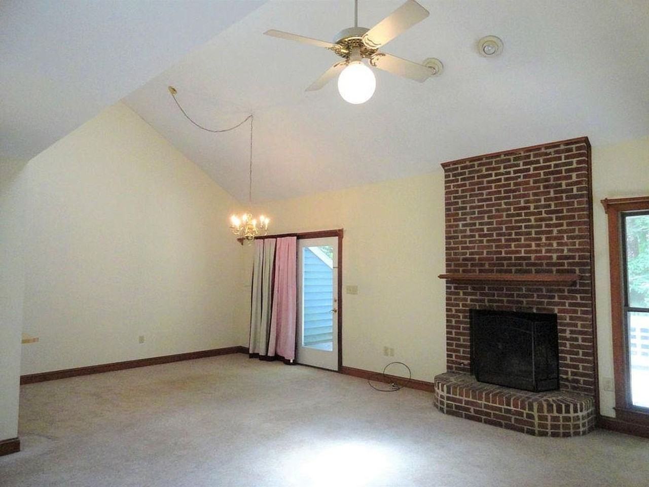 700 Grove Ave - Photo 6 of 33