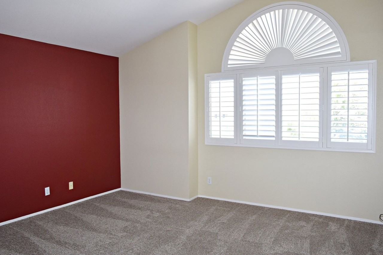 13388 Darview Ln - Photo 3 of 24