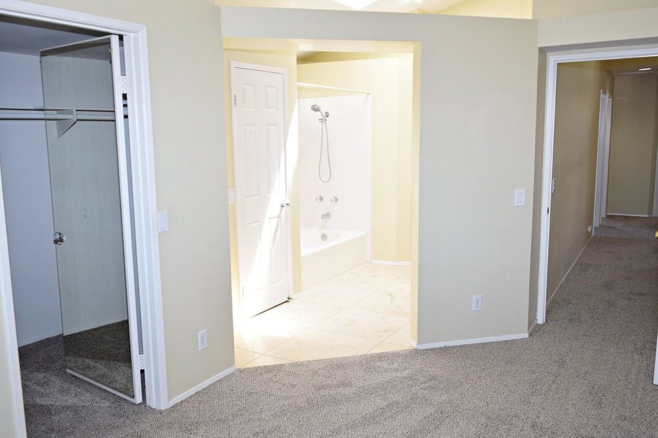 13388 Darview Ln - Photo 4 of 24