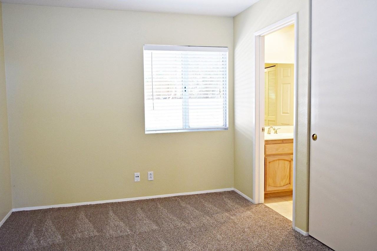 13388 Darview Ln - Photo 6 of 24