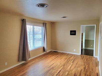 1225 S Phillippi St - Photo 2 of 7