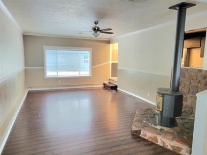 1225 S Phillippi St - Photo 3 of 7