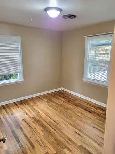 1225 S Phillippi St - Photo 6 of 7