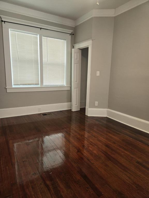 655 E Henry St - Photo 5 of 13