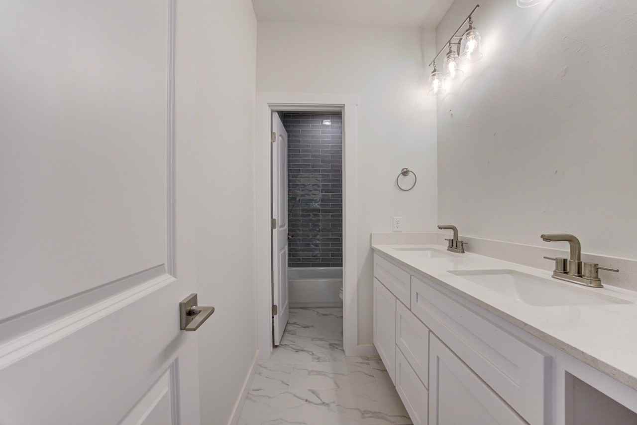 7901 Behr Dr - Photo 4 of 50