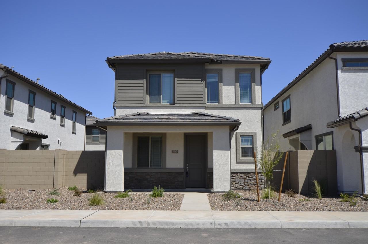 1306 W Sparrow Dr