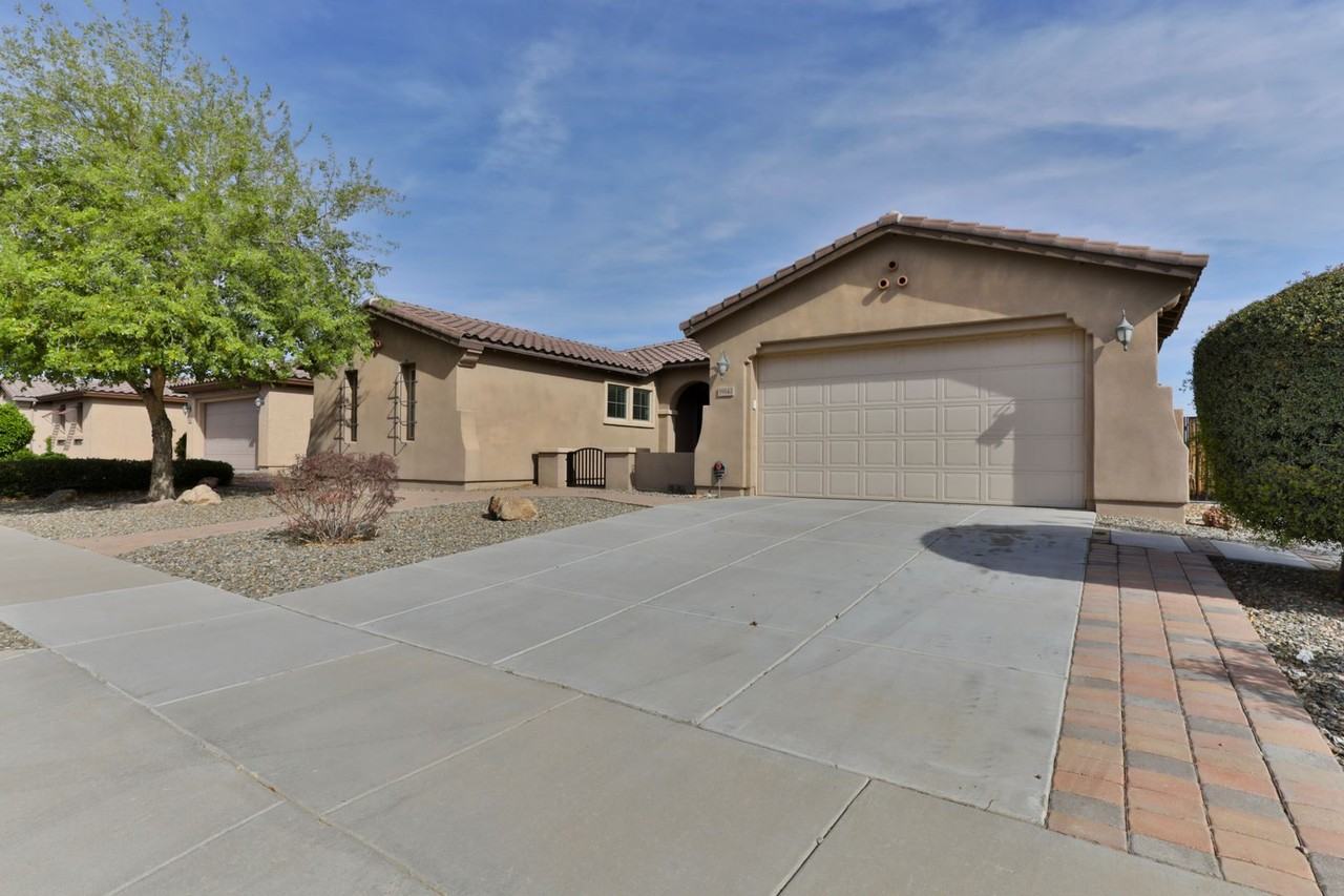 19142 W Denton St - Photo 2 of 38