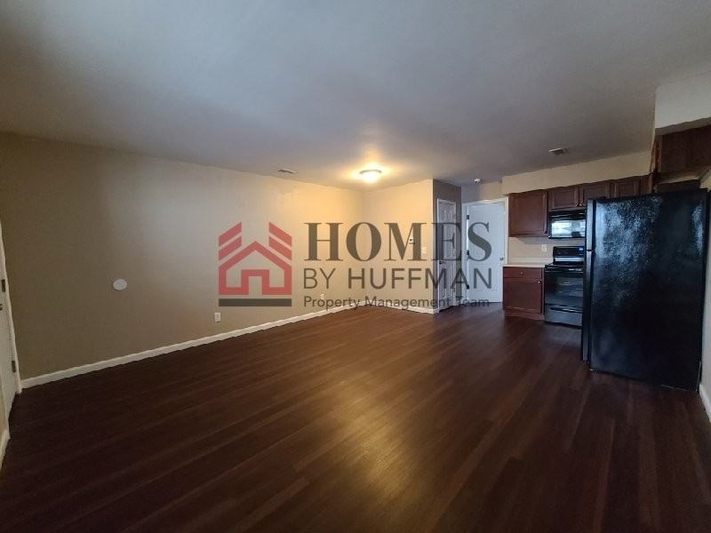 223 E Elm St Unit 9 - Photo 3 of 7