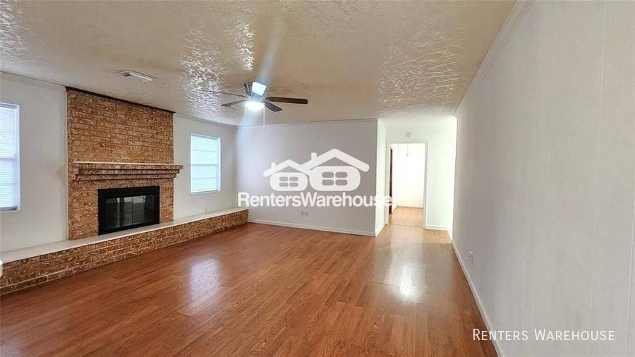 401 Avenue H - Photo 2 of 20