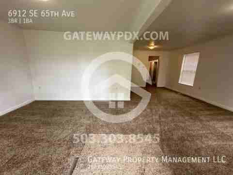 6912 Se 65th Ave - Photo 2 of 22